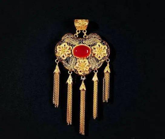 传统文化的吉祥之物长命锁