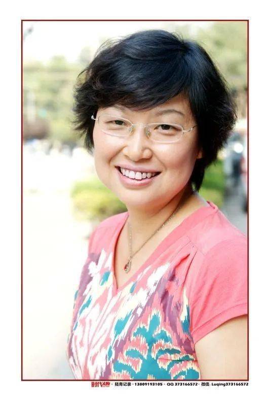 宋静,副教授,硕士生导师,从教近30年.