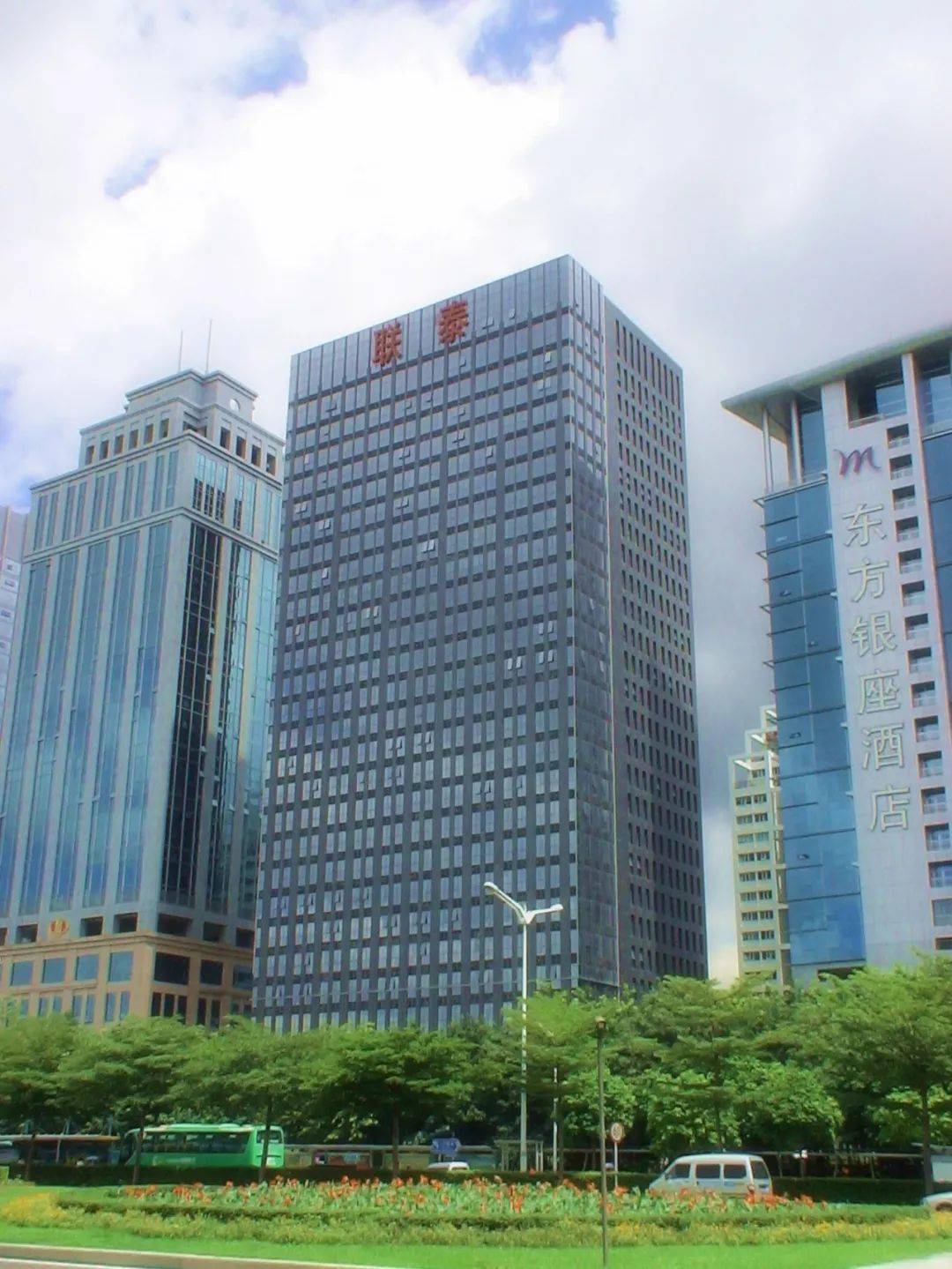 毫不客气地说,"深圳速度"是黄振达那一代潮汕建筑人构筑出来的传奇