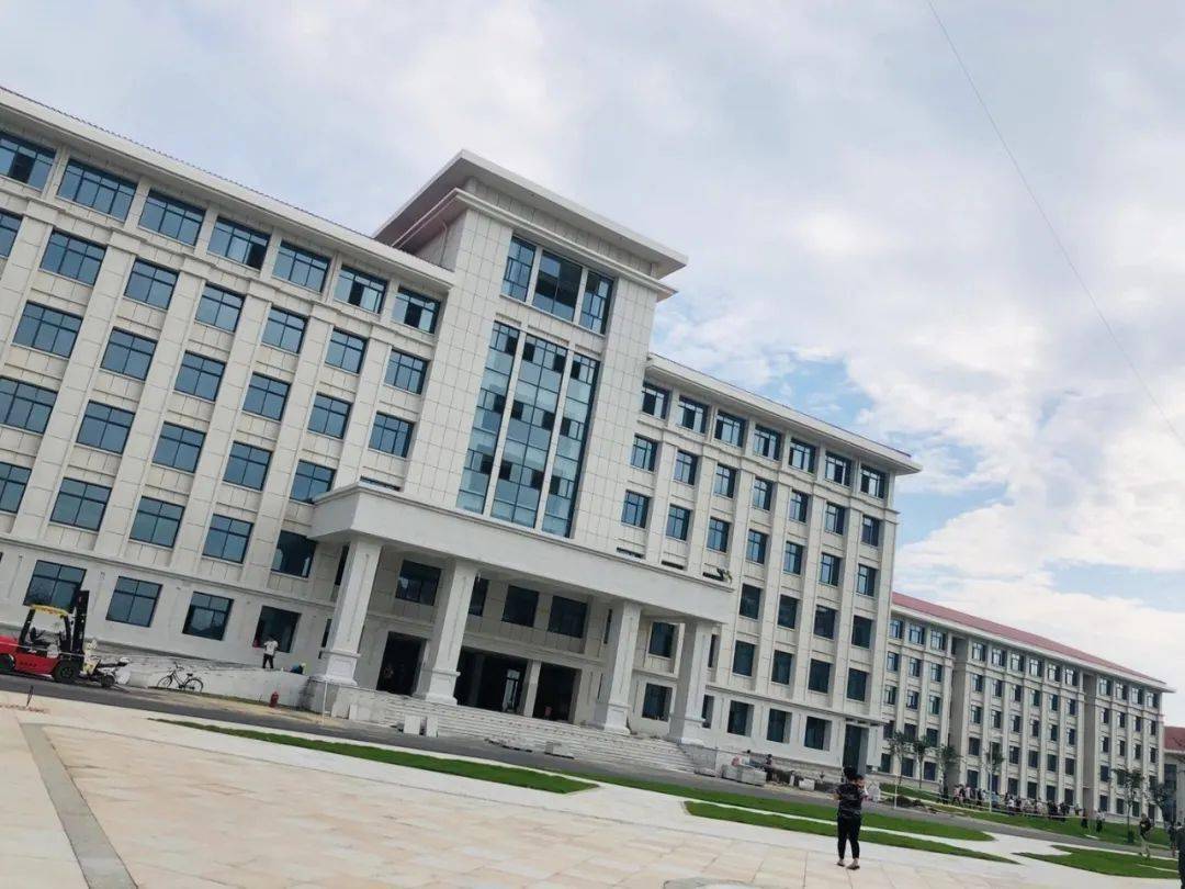 看过来安阳新一中学高清大图