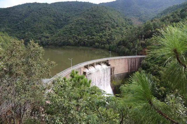 新平建兴黄草坝水库图片