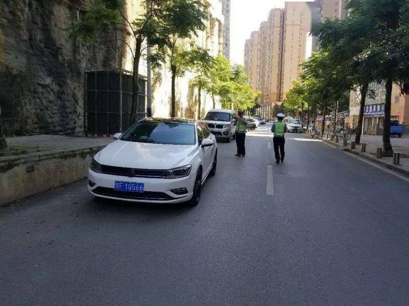 來數車牌!畢節又一批違停被曝光