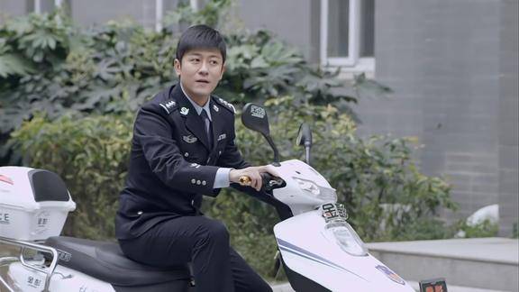 江城警事杨欢堵路调侃哥哥的心上人哥哥出面解决问题