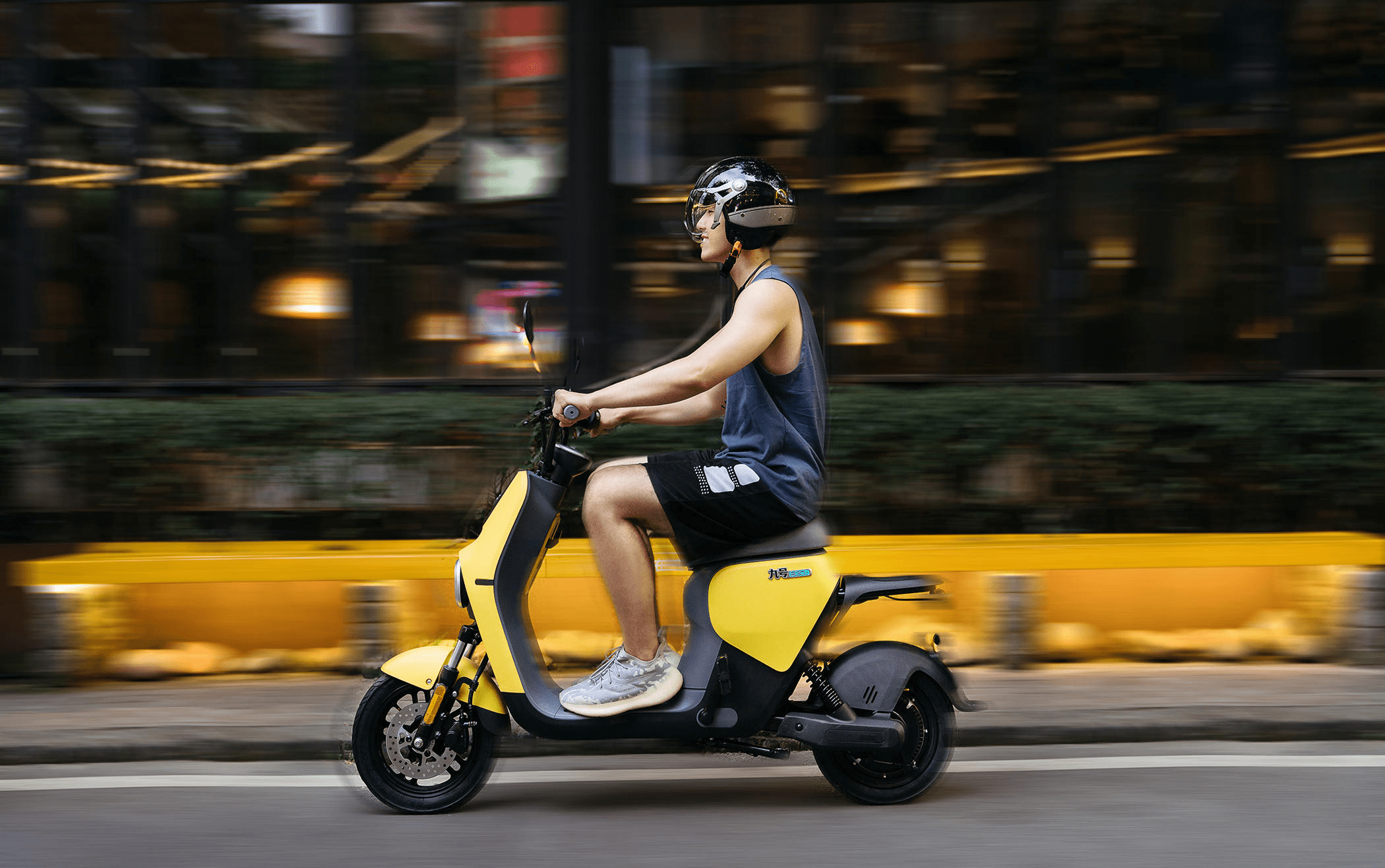 九号机器人发布智能国标车b系列,首次亮相李宁敦煌时装秀场_电动车