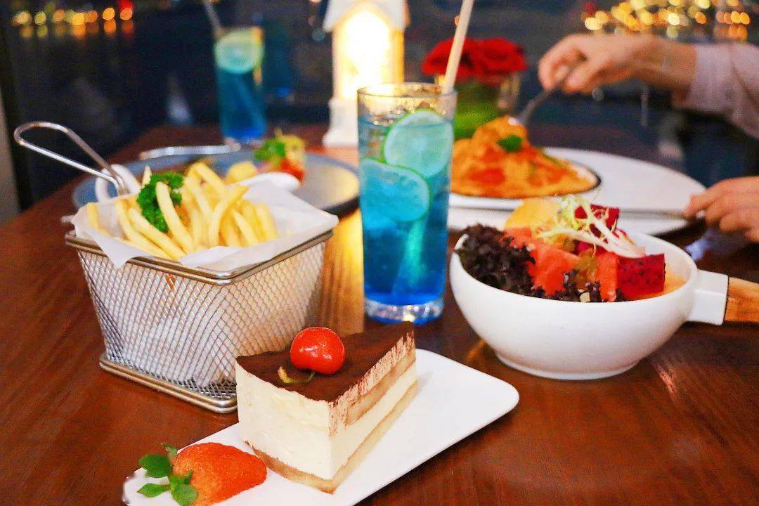 七夕佳节执子之手在人气情侣约会餐厅共进烛光晚餐