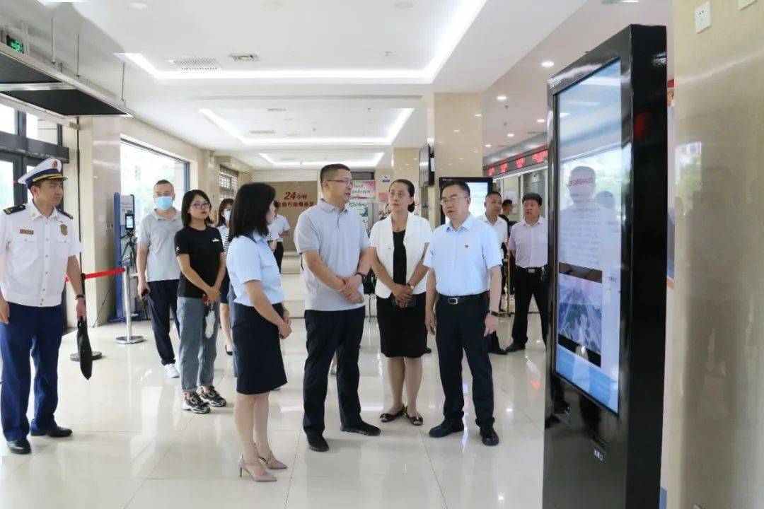 区委常委副区长陈俊峰调研指导万柏林区行政审批服务管理局创城工作