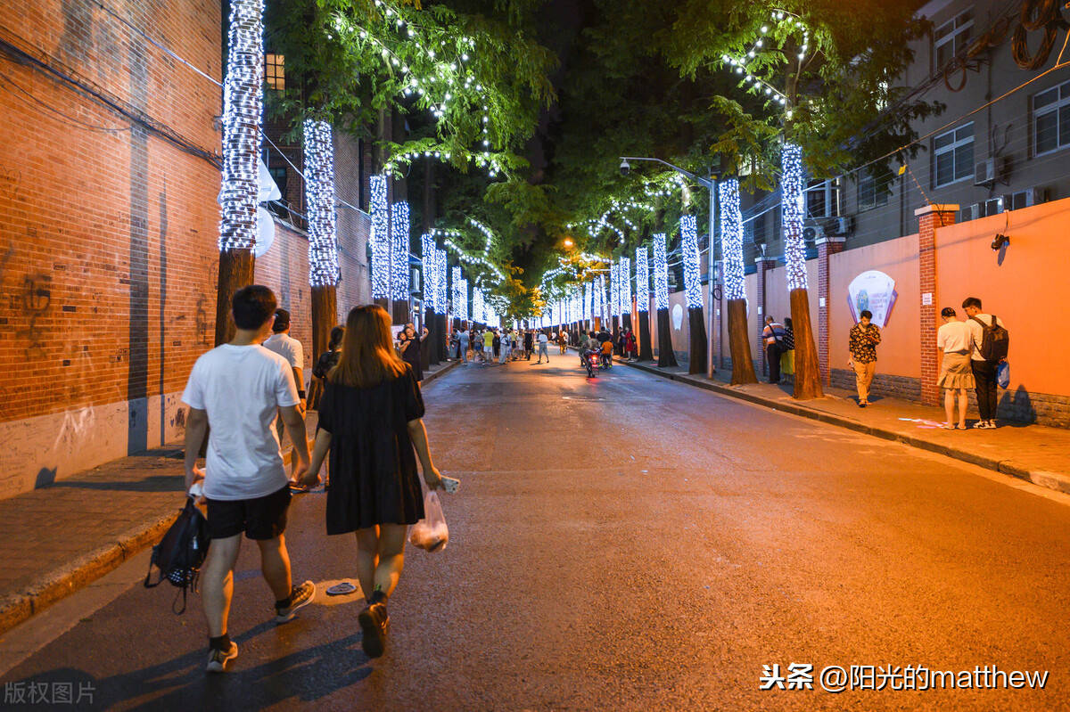 七夕节,上海甜爱路好热闹,路上人头攒动