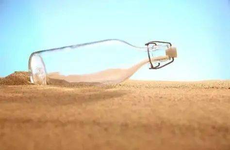 沙漠尽头的水瓶_一滴水