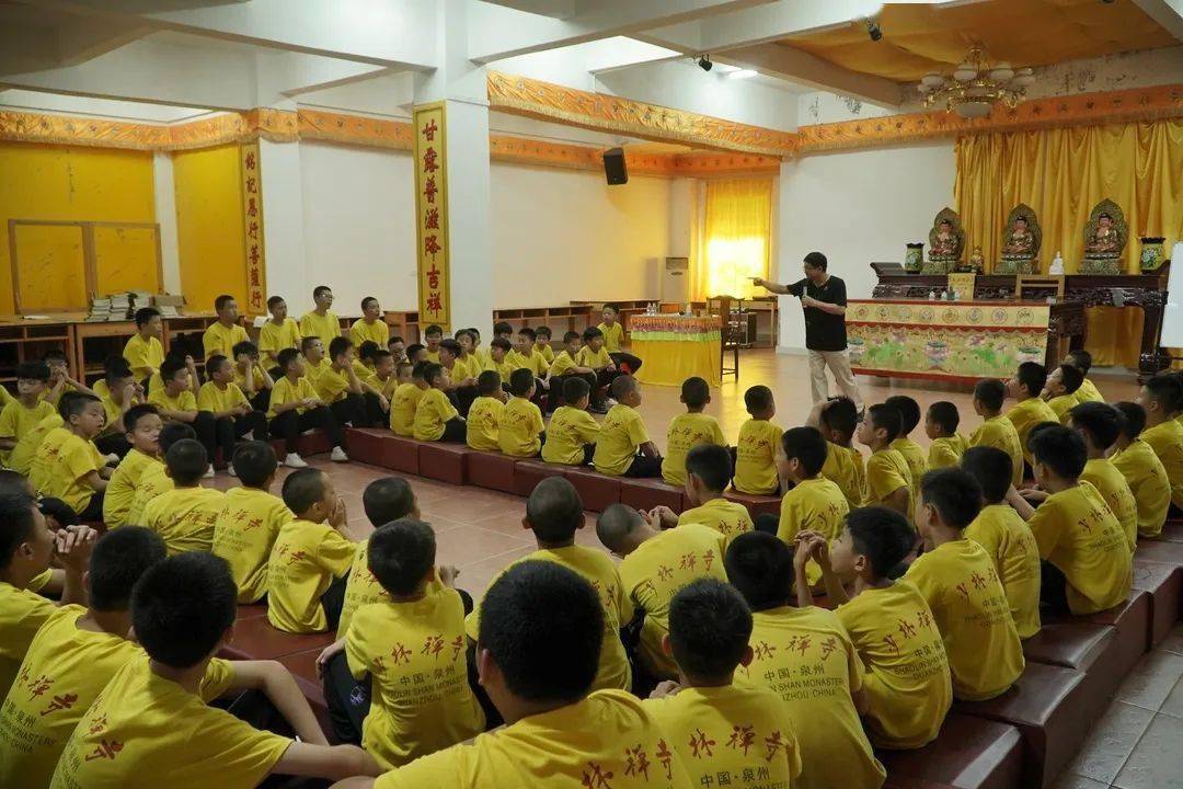 泉州讲古人老铁站三尺讲台说唱传平安消防旋律