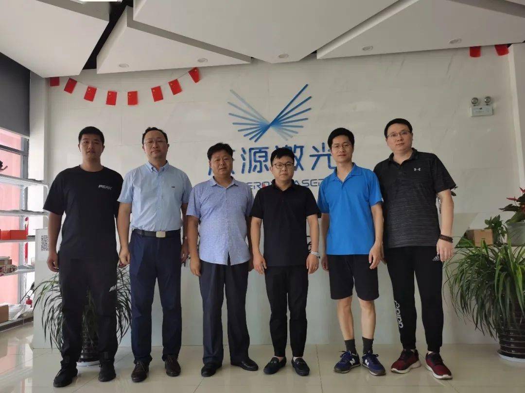 右为天正工业张翀昊董事长为加强产学院深度融合,探讨校企合作新发展