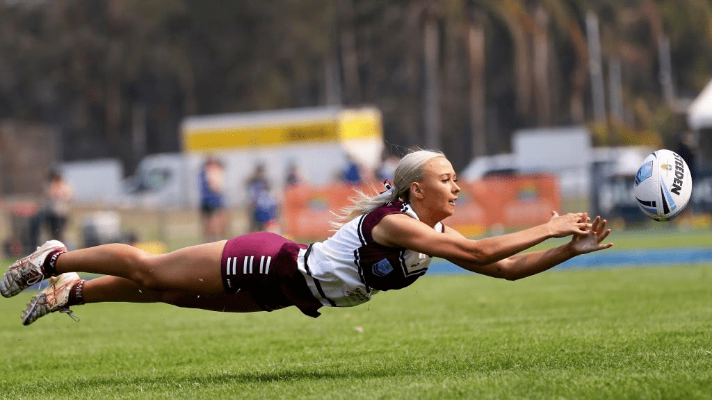 走进触式橄榄球——2分钟学会触球_传球