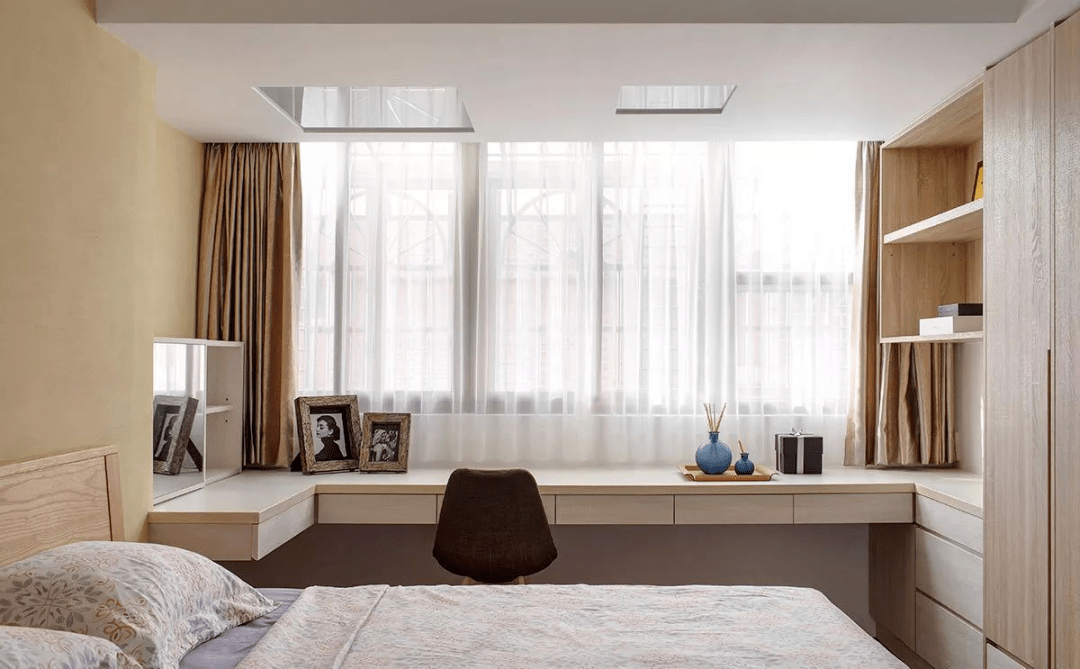 窗户边空着太浪费了!学着这样设计,让空间立马变得实用又宽敞!_书桌