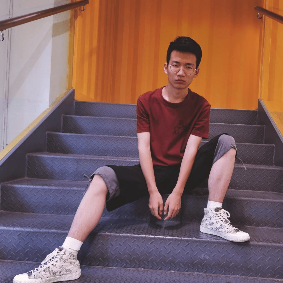 大家好我是来自2019级美术学一班的李嘉伟,现任2020届美术学院团委