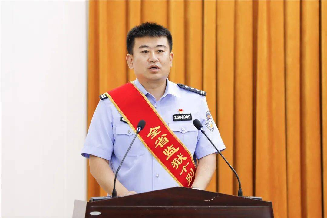 徐春雷北安监狱副监狱长徐春雷等5名受表彰代表发言大会播放了宣传片