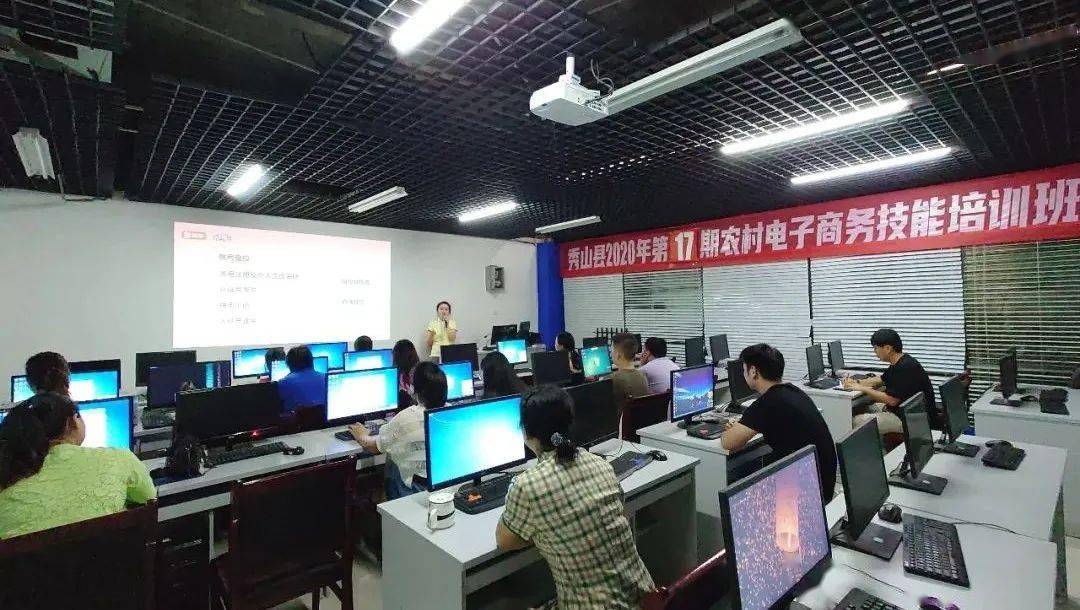 快手直播电商基地培训老师亮相云智电商学校课堂