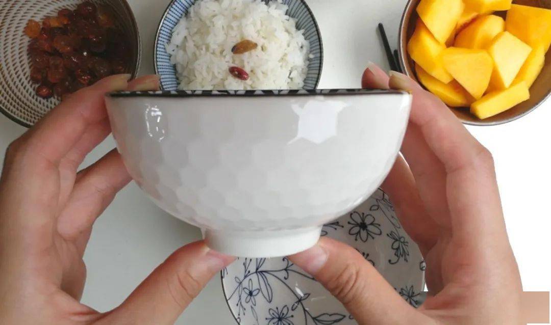 捧着这碗吃饭都能多吃一碗,越看越爱,真的太赞了.