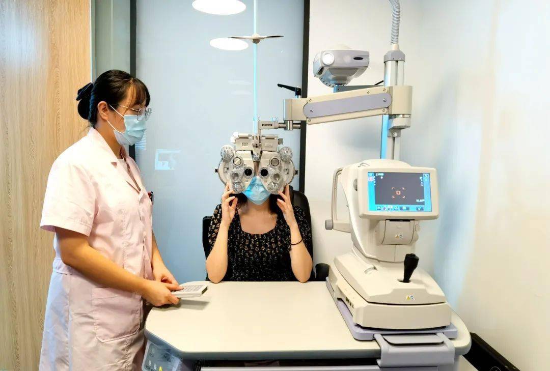 眼位,眼球运动,结膜,角膜 前房,外眼,虹膜,瞳孔 而且这些检查项目 都