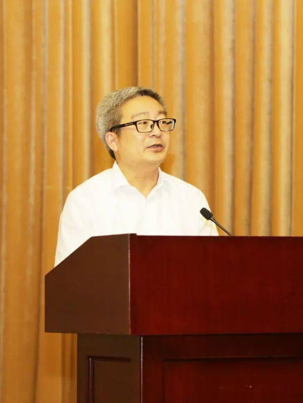 我市召开全国文明城市创建工作推进点评会_袁秋中