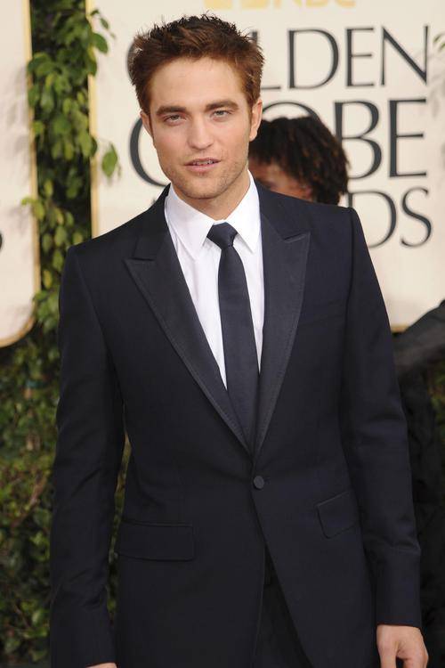 传奇的罗伯特帕丁森,曾经遭遇危机,却敢于坚持完成逆袭_之城