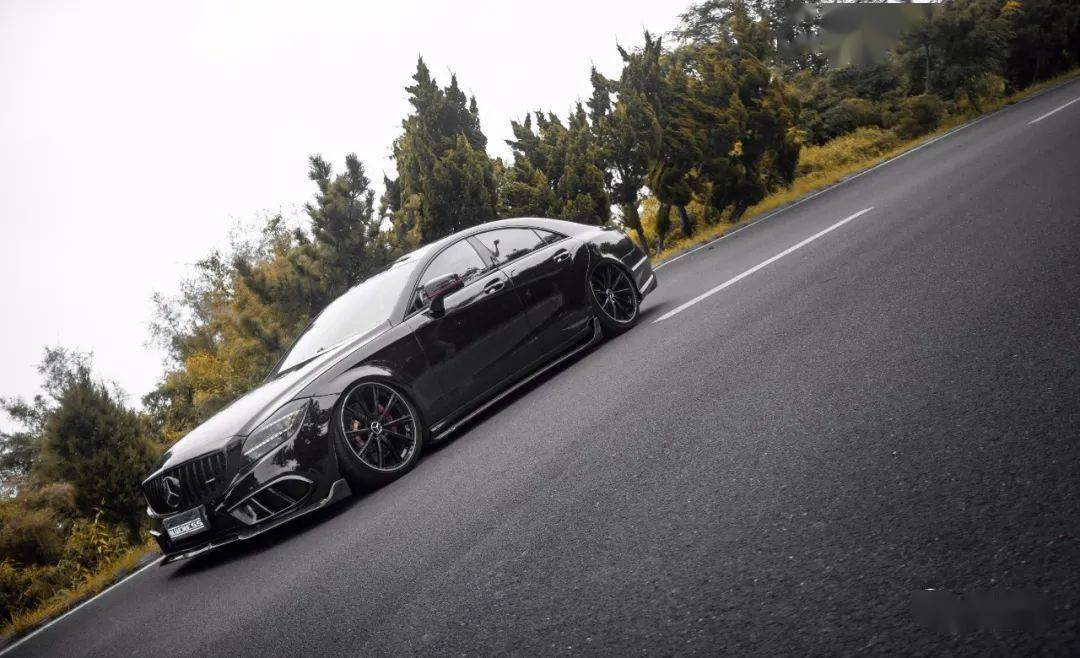 线条丰腴的奔驰最美轿车cls黑化之后变身低趴大佬