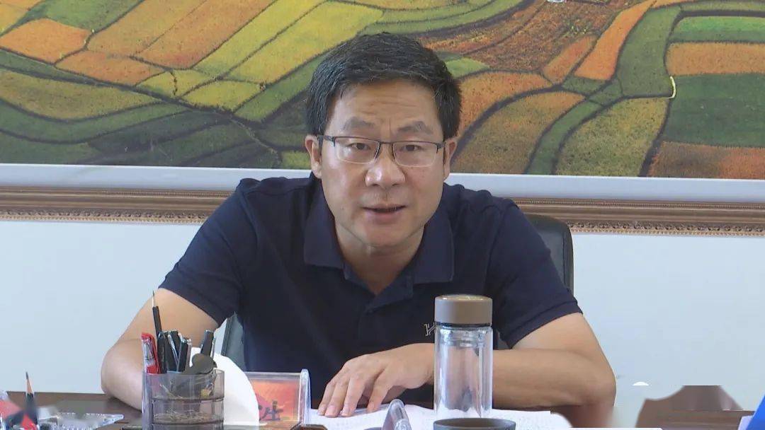 州人大常委会副主任,安龙县委书记钱正浩,县领导罗锦,梅俊,黄思勇