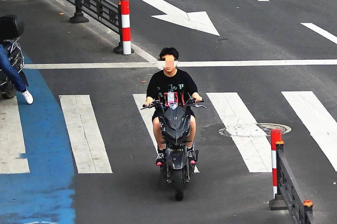 一盔一带这些人因不戴头盔不系安全带统统上榜有你认识的吗