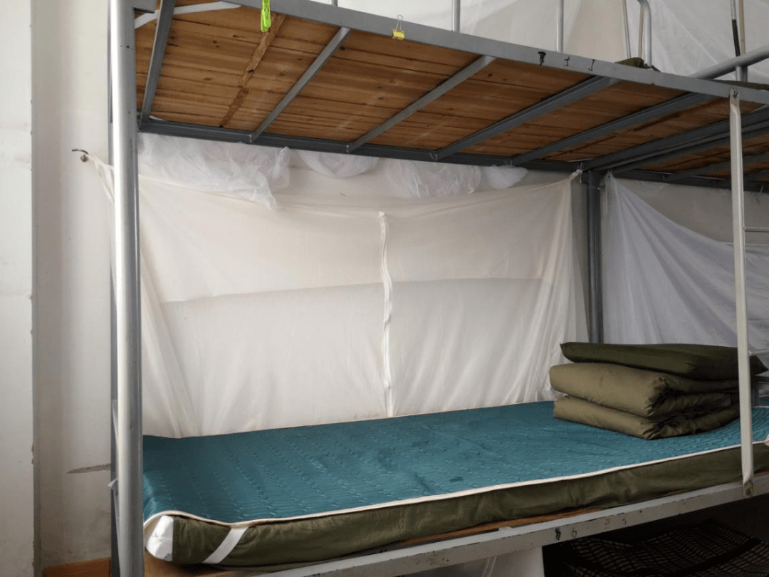 师生合力暖心入宿盐步中学七年级新生入宿