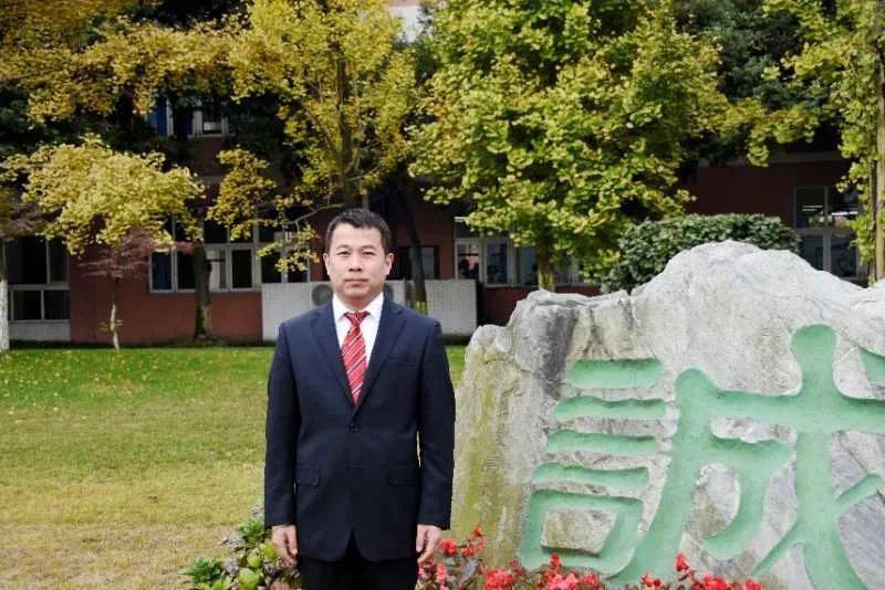 以榜样的力量引领学校德育工作再腾飞