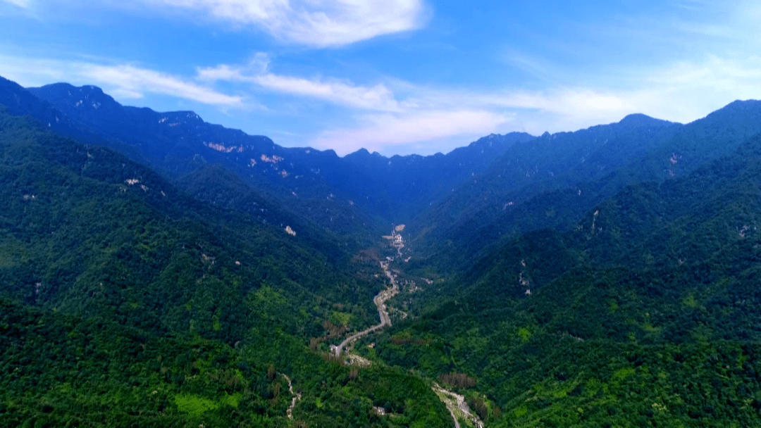 南召五朵山旅游区位于河南省南召县四棵树乡境内,是南阳伏牛山世界