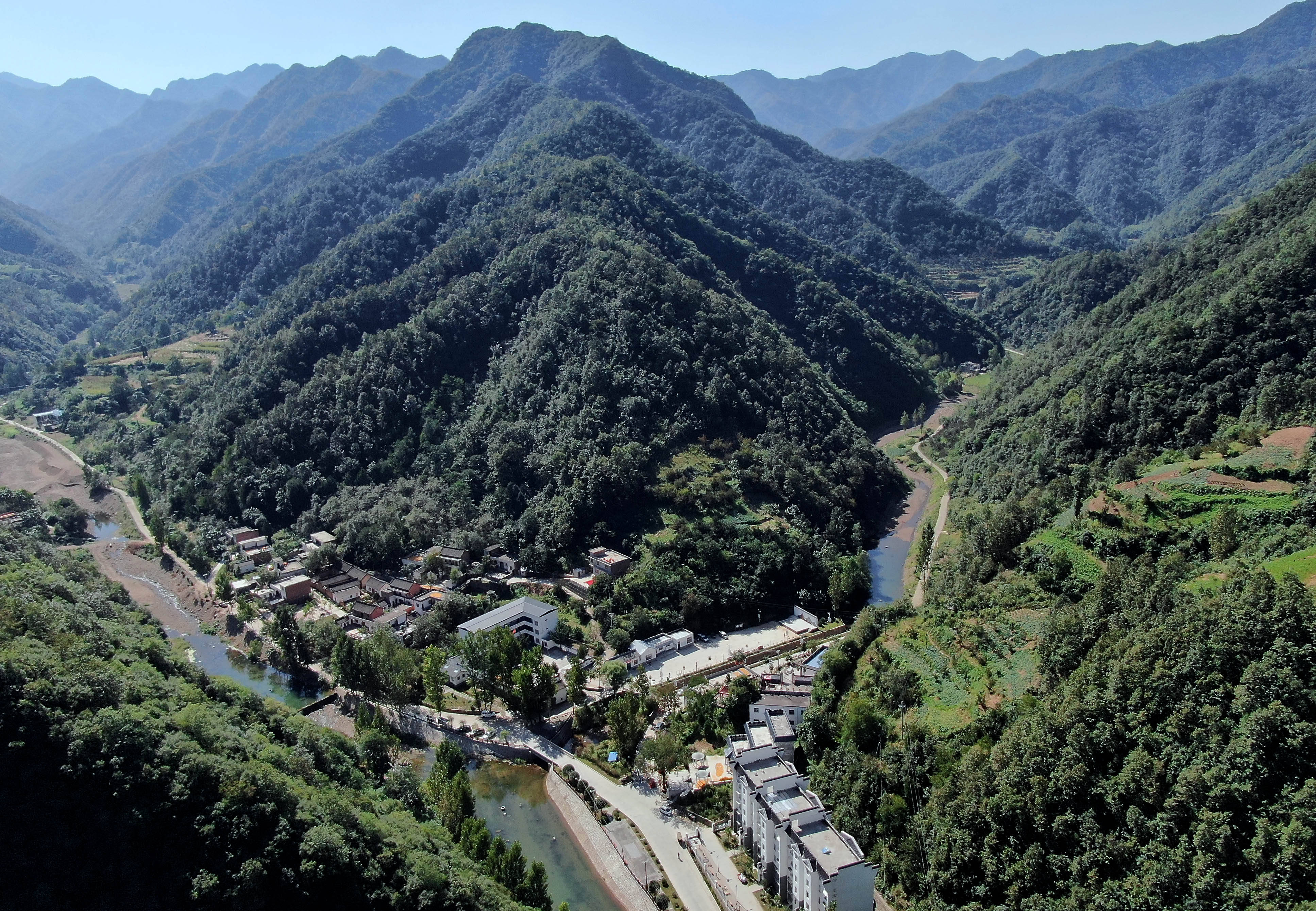 伏牛山全景图图片