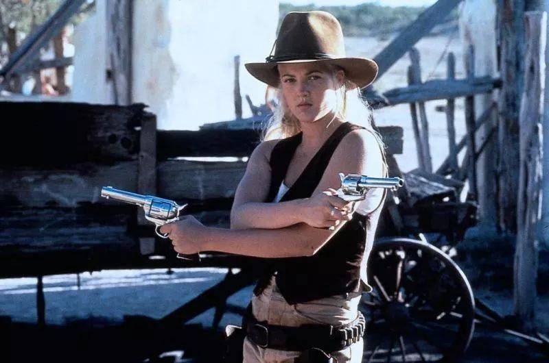 1996年,伍迪·艾伦邀请她出演《人人都说我爱你》,在电影中她饰演一个