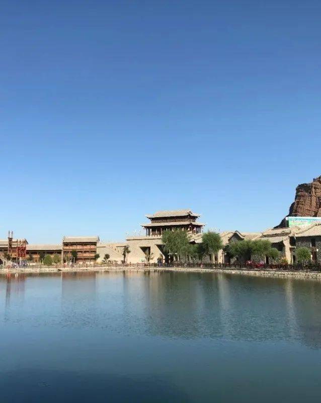 表演向下滑动查看更多广东江门队员对江门开平市苍城镇村落进行调研