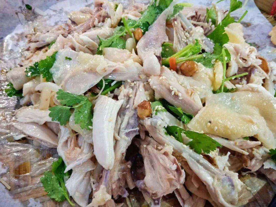 南庄镇季华西路紫南美食城二楼北区凭奖券可享38元优惠购特色捞鸡一只