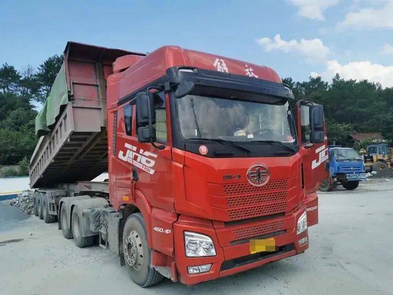 泾县国道惊现"百吨王",交警:罚款31000,没商量