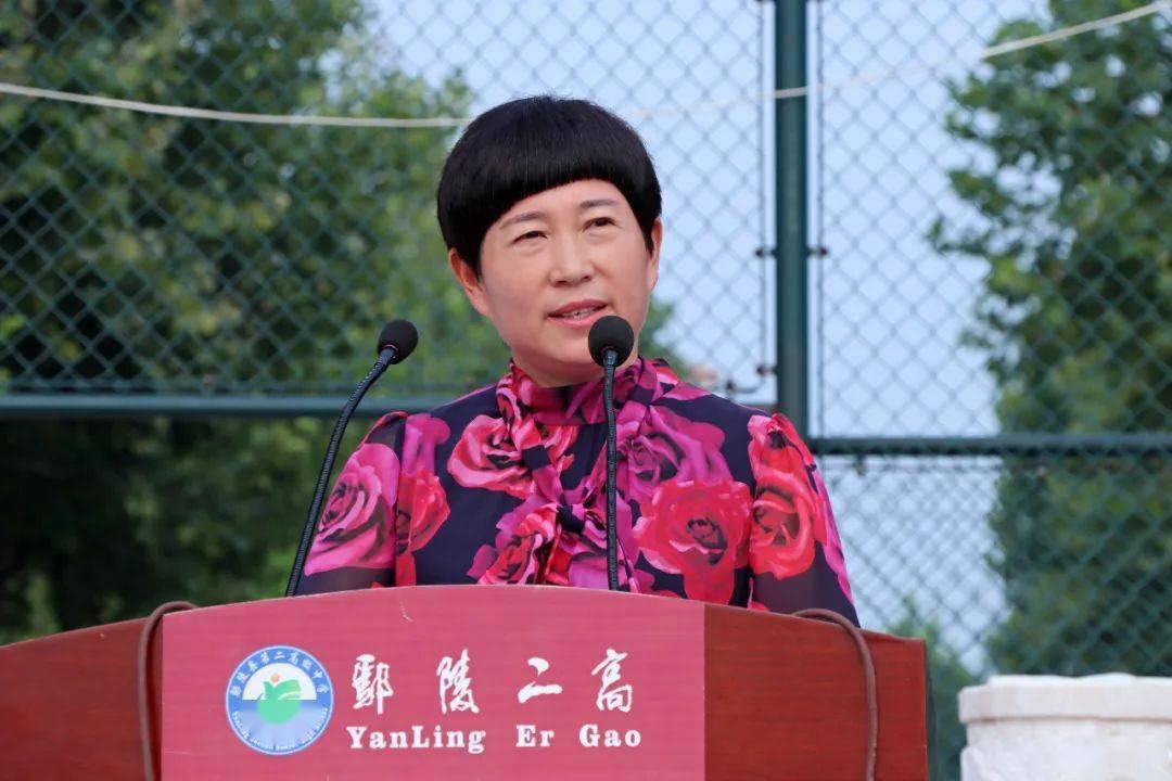 鄢陵二高举行2020年秋季开学第1次升旗仪式_王洪英