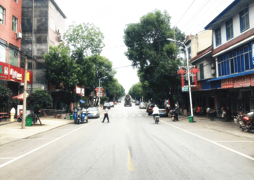 这两个镇焕然一新…_街道