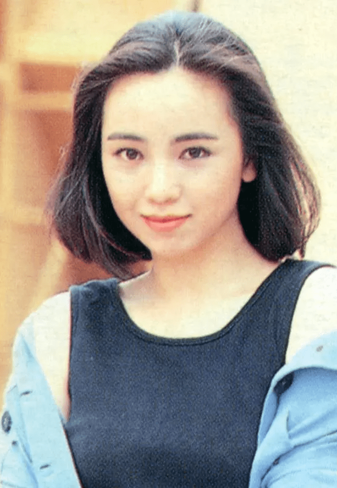 54岁邓萃雯罕见剖白感情!自曝因缺父爱与万梓良假戏真做,网友:江华呢?