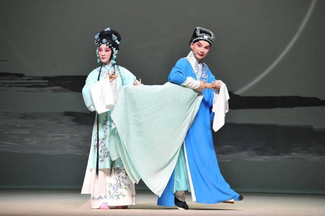 年逾古稀的老艺术家蔡正仁张洵澎亲自指导拜月亭记时说了啥