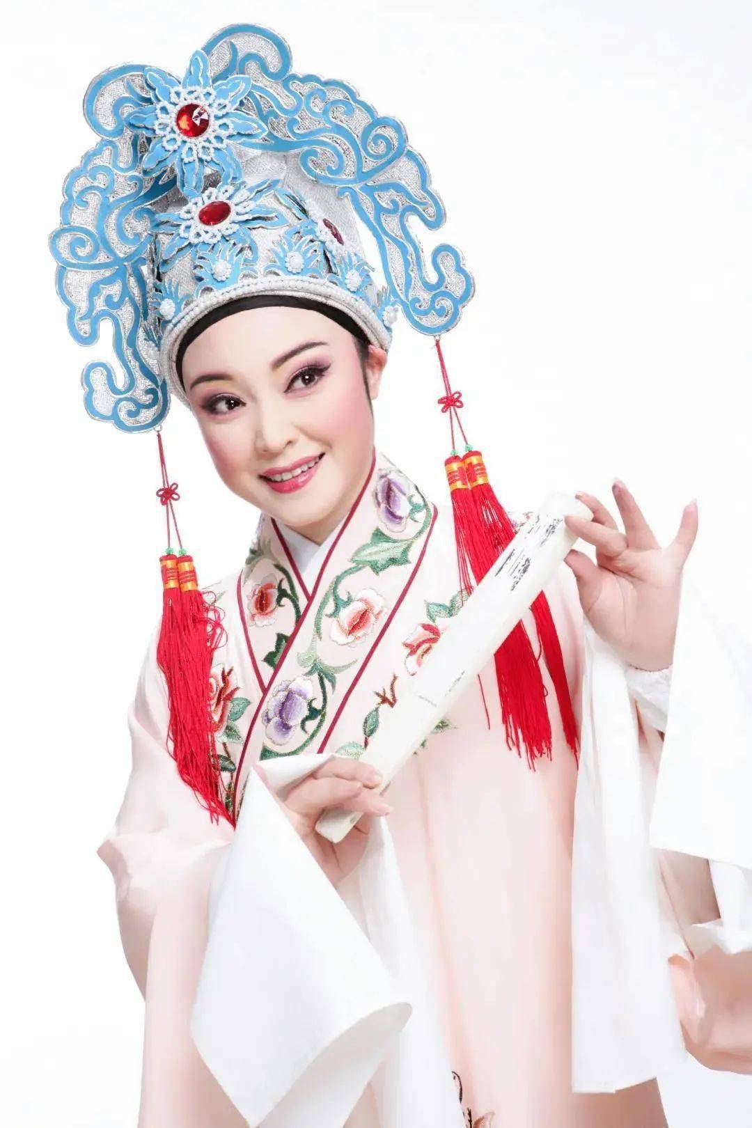 工小生,由越剧表演艺术家范瑞娟与著名演员章瑞虹传授.