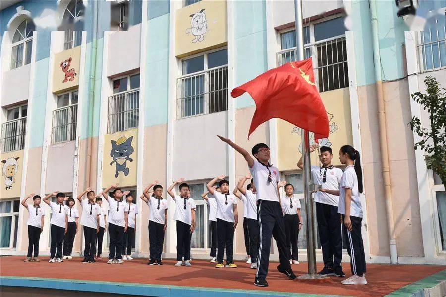国旗下演讲你好新学期丰翼小学隆重举行新学年第一次升旗仪式