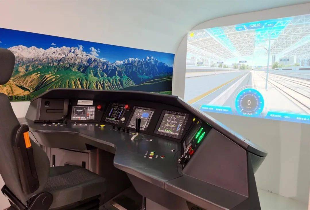 模拟驾驶高铁是种怎样的体验这里有你要的答案