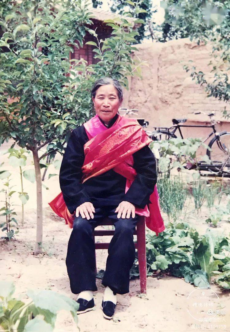 宁夏海原一位从清朝走过来的小脚女人!_老太太