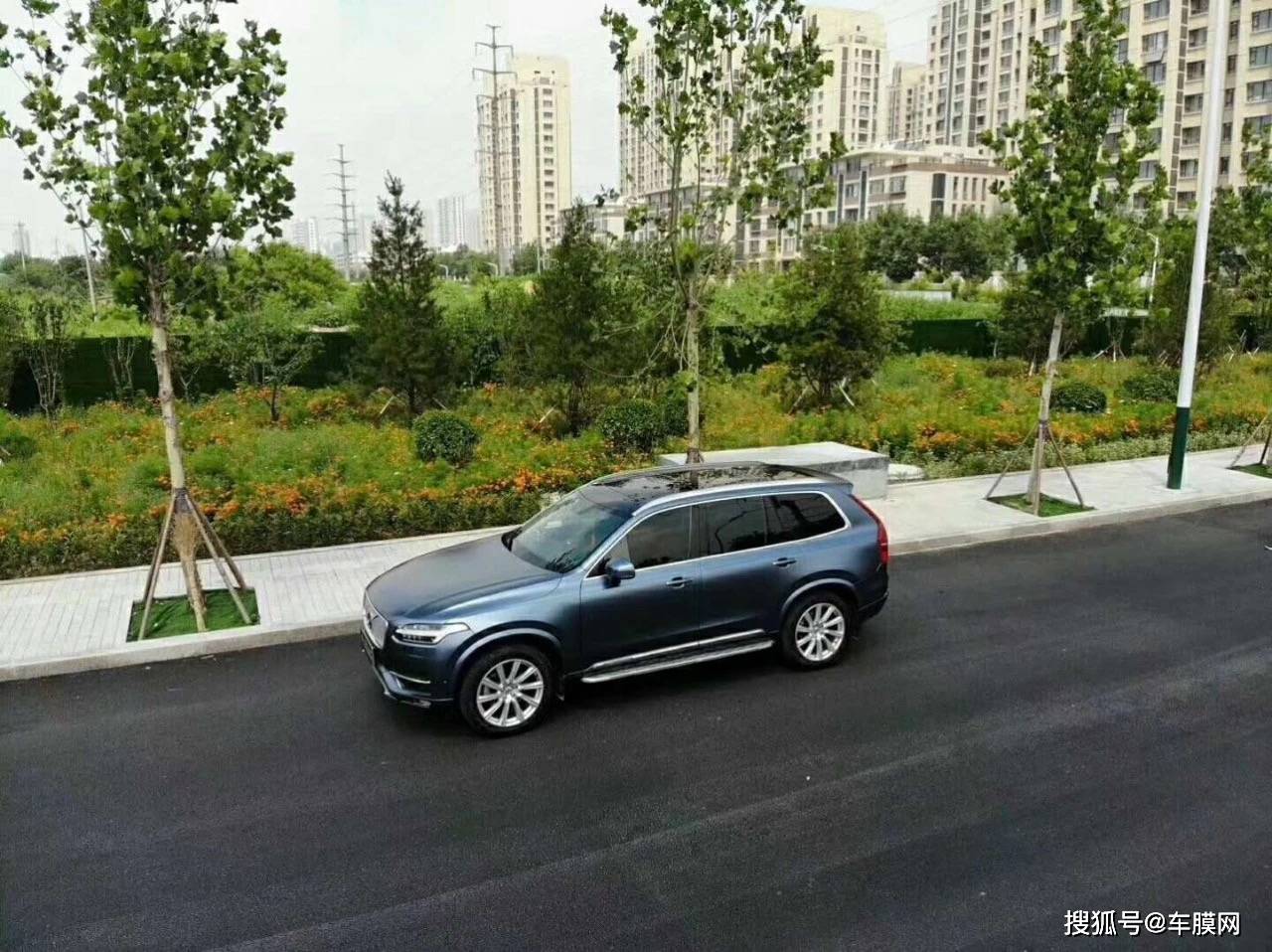 沃尔沃xc90电光风暴蓝改色贴膜效果图