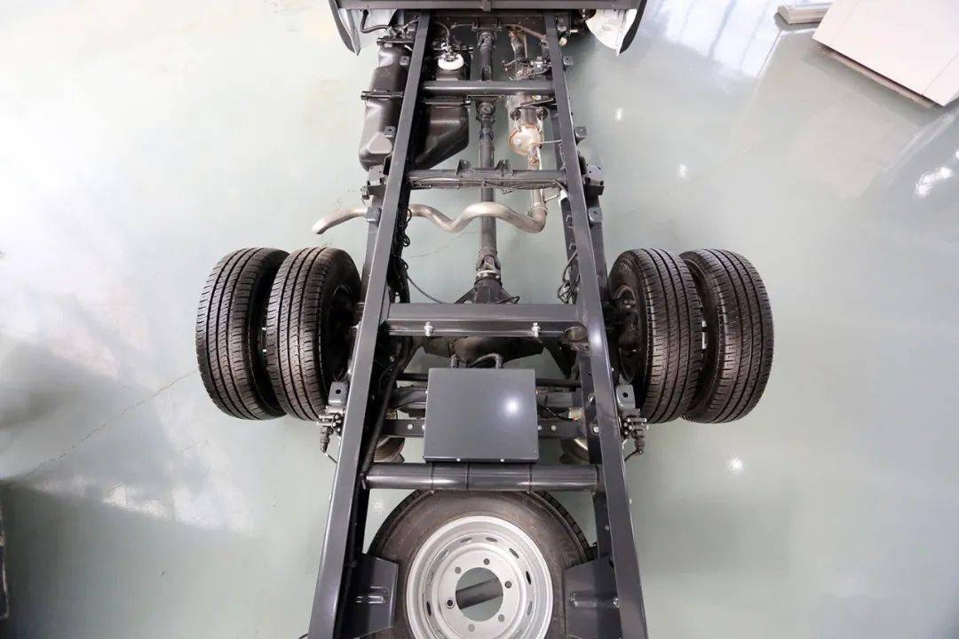 中天行拍了拍你这些进口依维柯底盘干货请收好