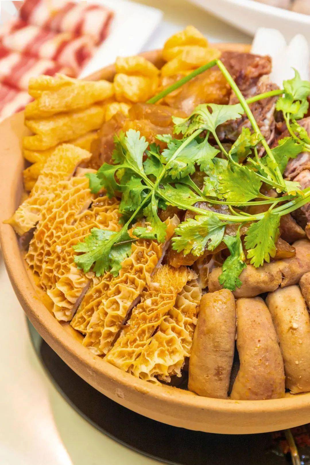 ¥9.9抵100元!人均30 吃体育西牛腩牛骨,牛杂煲,肉多到吃完扶墙走!_