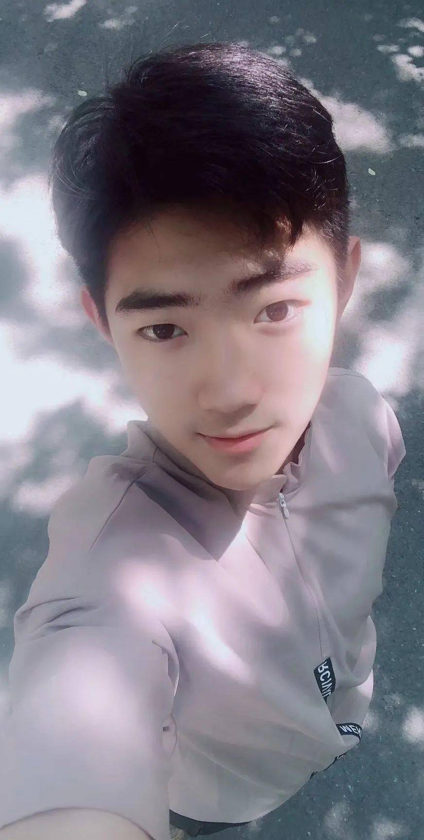 广东医新生爆照第一期你很可爱不是cute是couldlove