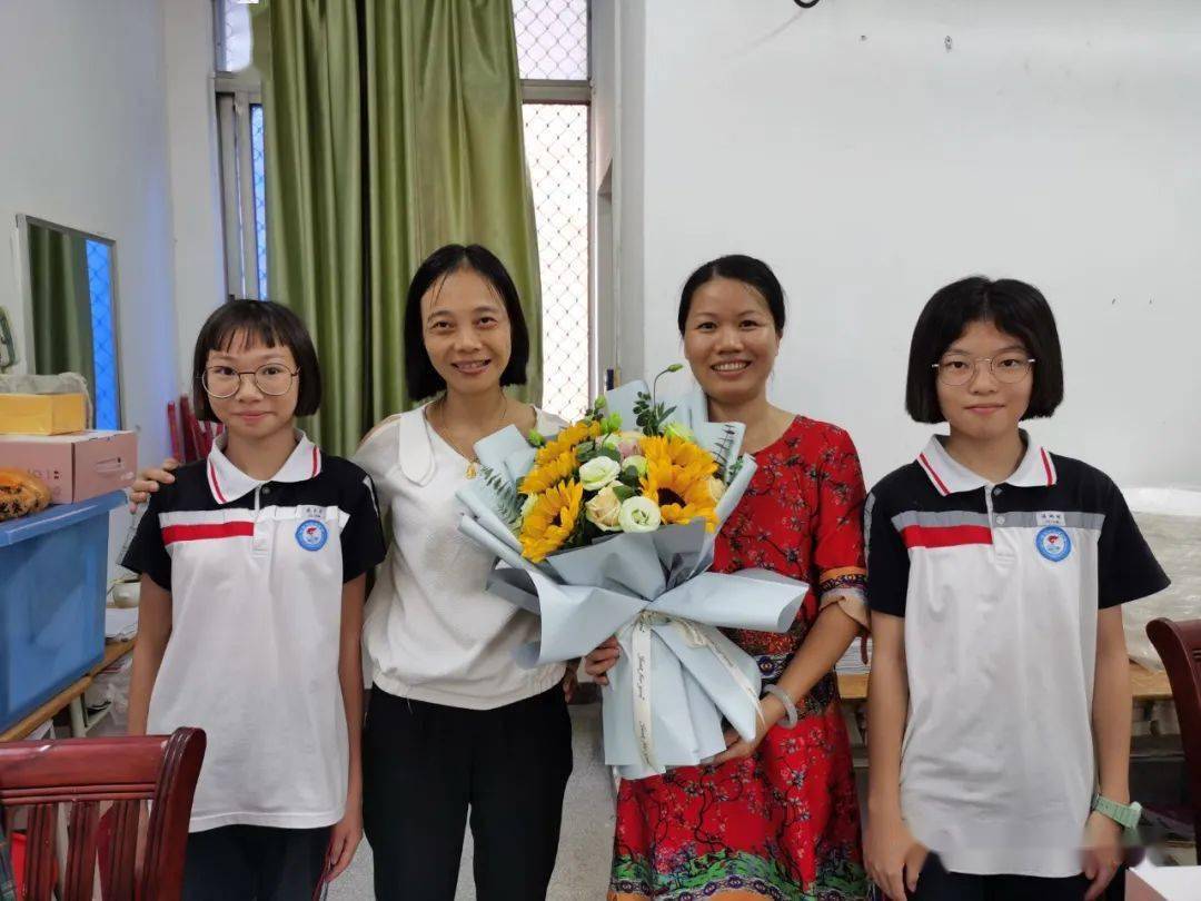 师恩难忘,礼献教师 ——低涌中学举行第36个教师节庆祝活动_老师