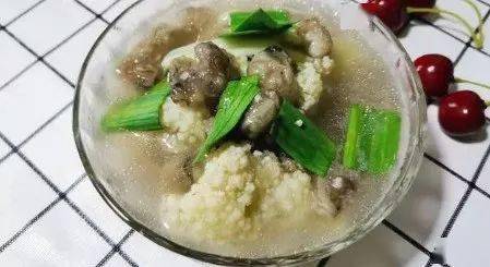 棒的一个搭配,好了说了这么多就让我们看看这道花菜海蛎汤的做法吧