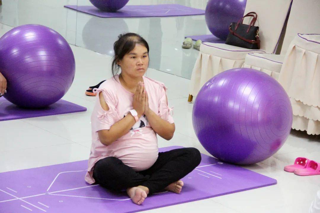 孕期怎样做顺产才生得快帮助顺产的运动图解