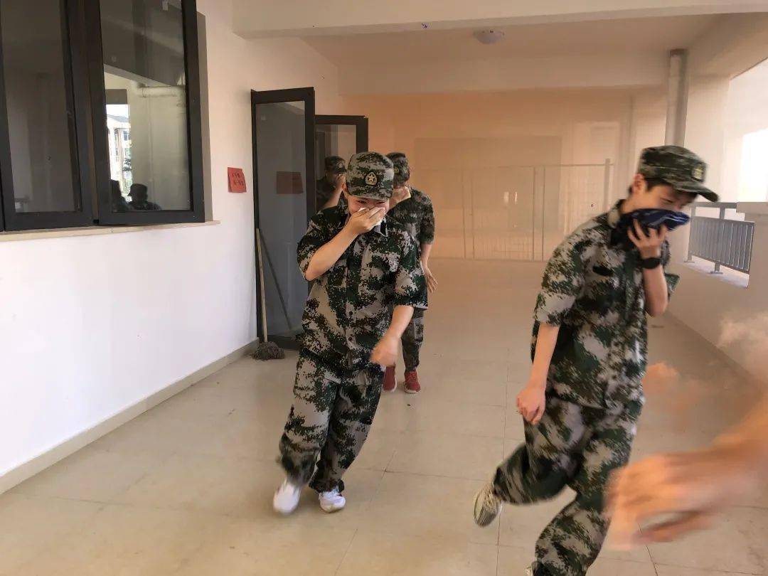 身着迷彩绿 心系家国情丨洞头区乐成寄宿中学新生军训精彩纪实